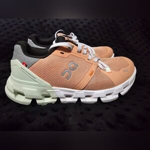 Cloudflyer 4 Womens Shoes 5.5 Peach